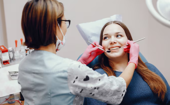 Strahlendes Lächeln: Praktische Tipps zur Steigerung der Zahnästhetik